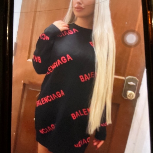 Beautiful sweater size large. If small like a dress - Picture 3 of 4